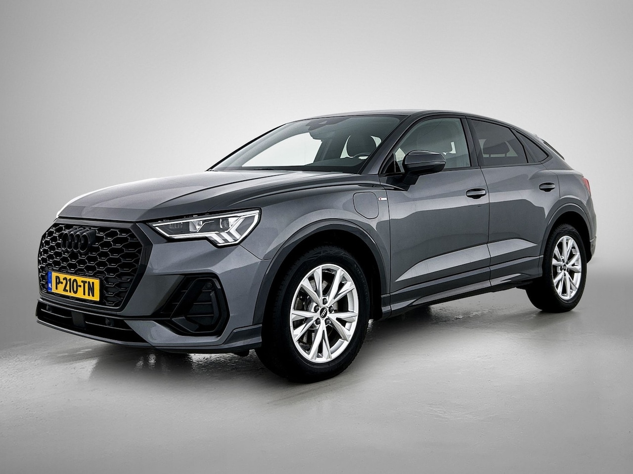 Audi Q3 Sportback - 45 TFSI e S Edition | Optie pakket Zwart | Getint glas | - AutoWereld.nl