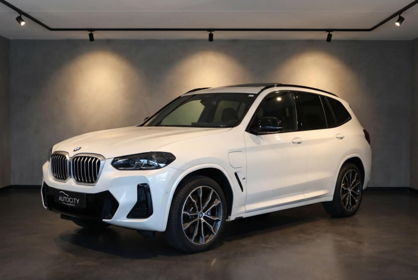 BMW X3 - xDrive 30e M Sport l Bucket Seats l Pano l HUD l LEDER l Drive A - AutoWereld.nl