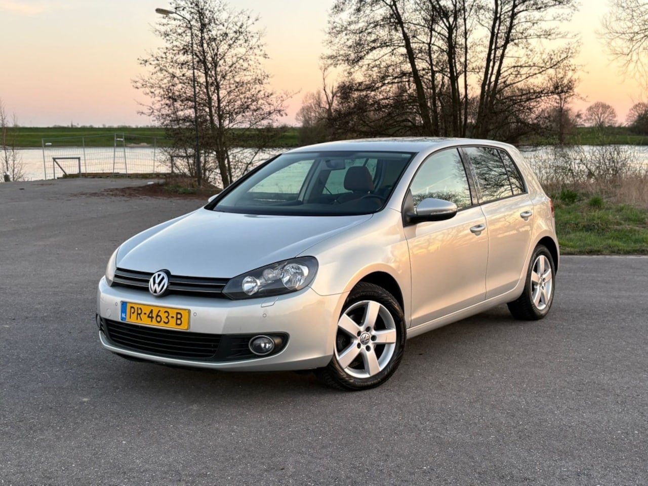 Volkswagen Golf - 1.2 TSI Stoelverw NAVI Sensoren Velgen CLIMA - AutoWereld.nl