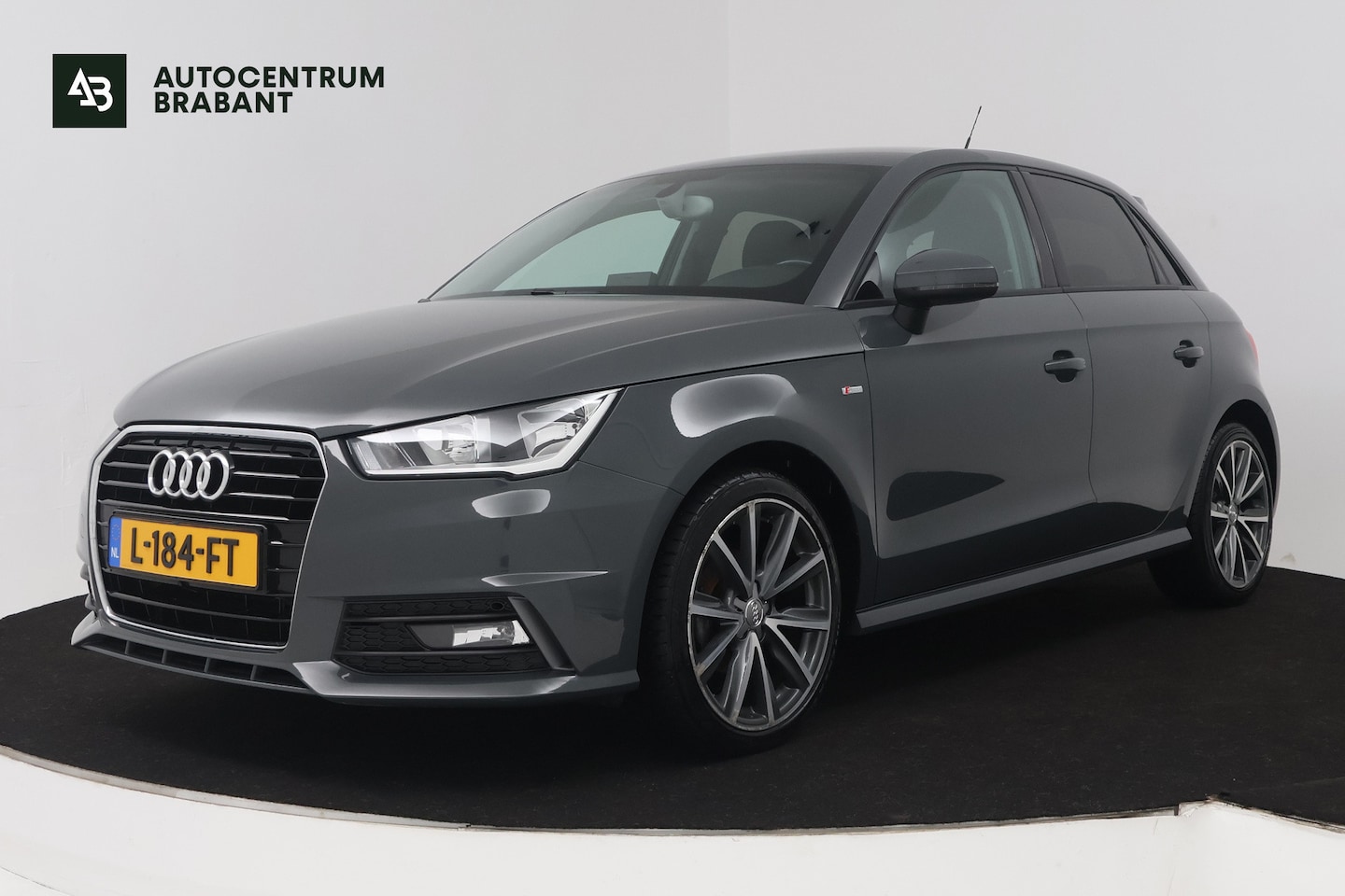 Audi A1 Sportback - 1.0 TFSI Active (STOELVERWARMING, NAVIGATIE, PARKEERSENSOREN) - AutoWereld.nl