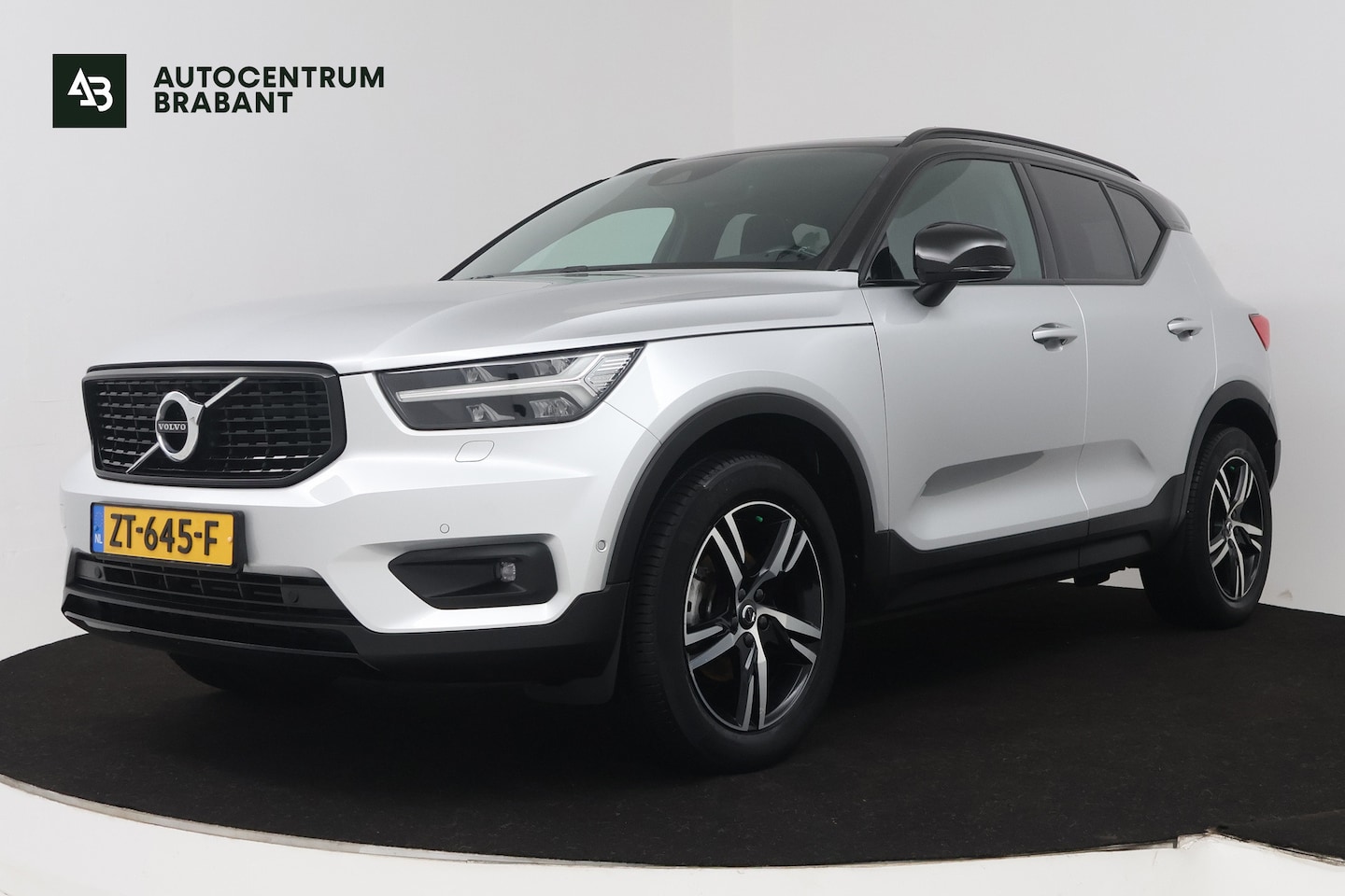 Volvo XC40 - 1.5 T3 Inscription (PANORAMADAK, H&K AUDIO, CAMERA, STOEL/STUUR VERWARMING, ELEKTR STOELEN - AutoWereld.nl