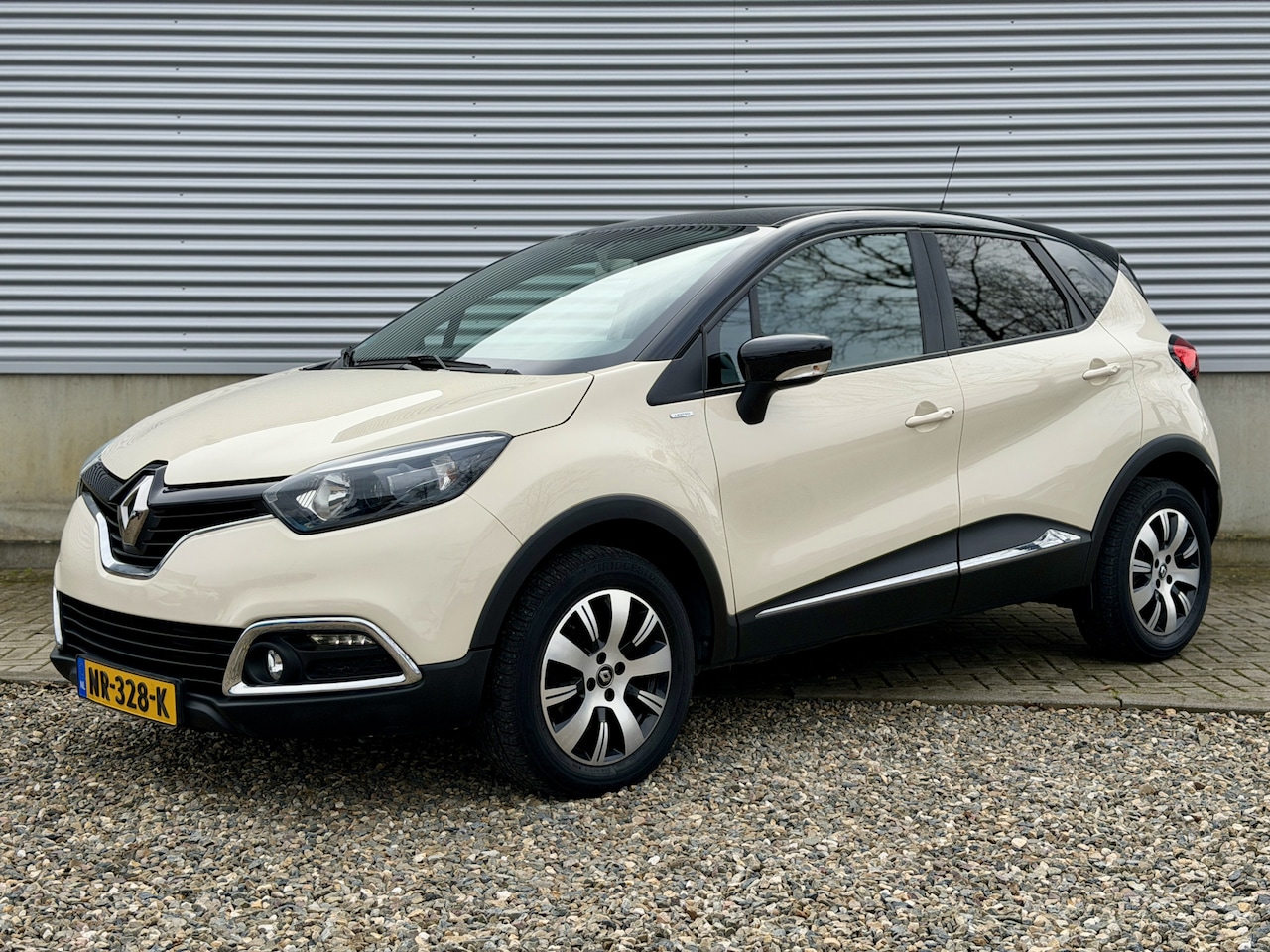 Renault Captur - 90 PK TCe Limited [  fm navi,cruise,airco,lmv,trekhaak ] - AutoWereld.nl