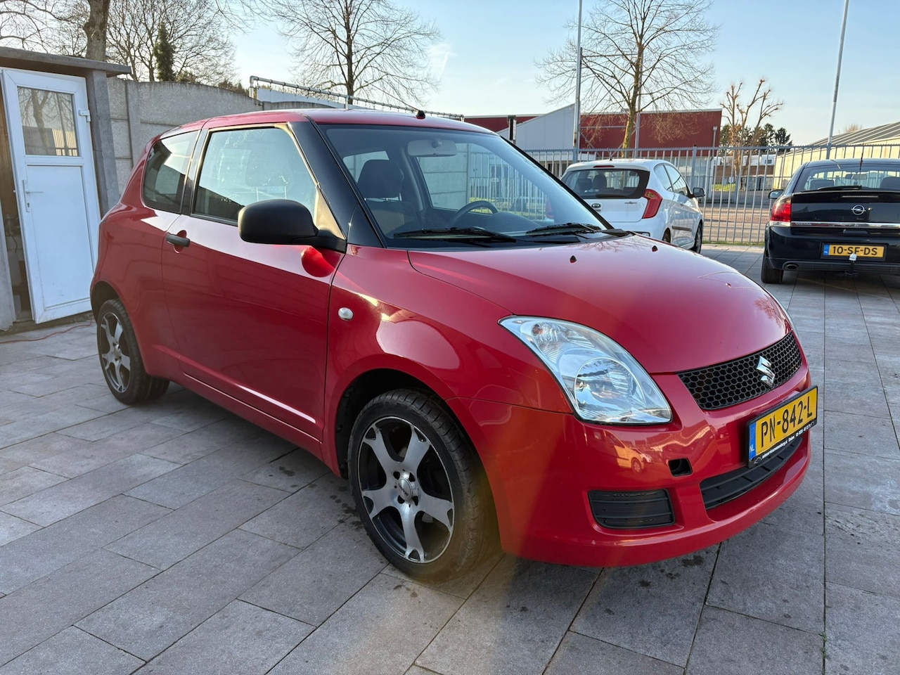 SUZUKI SWIFT