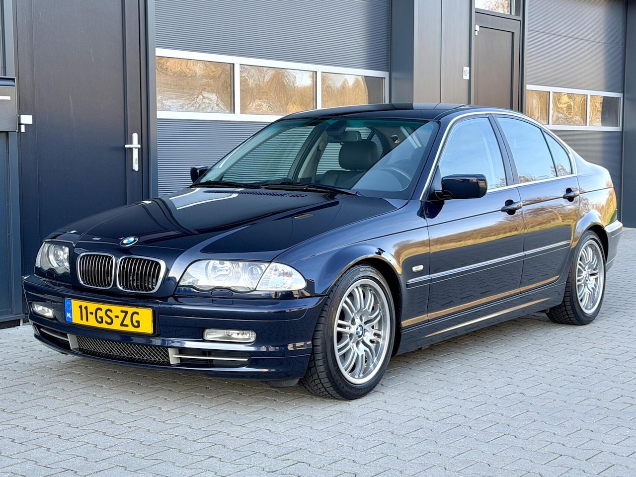 BMW 3-serie - 330i Executive - Handbak - Origineel NL - AutoWereld.nl