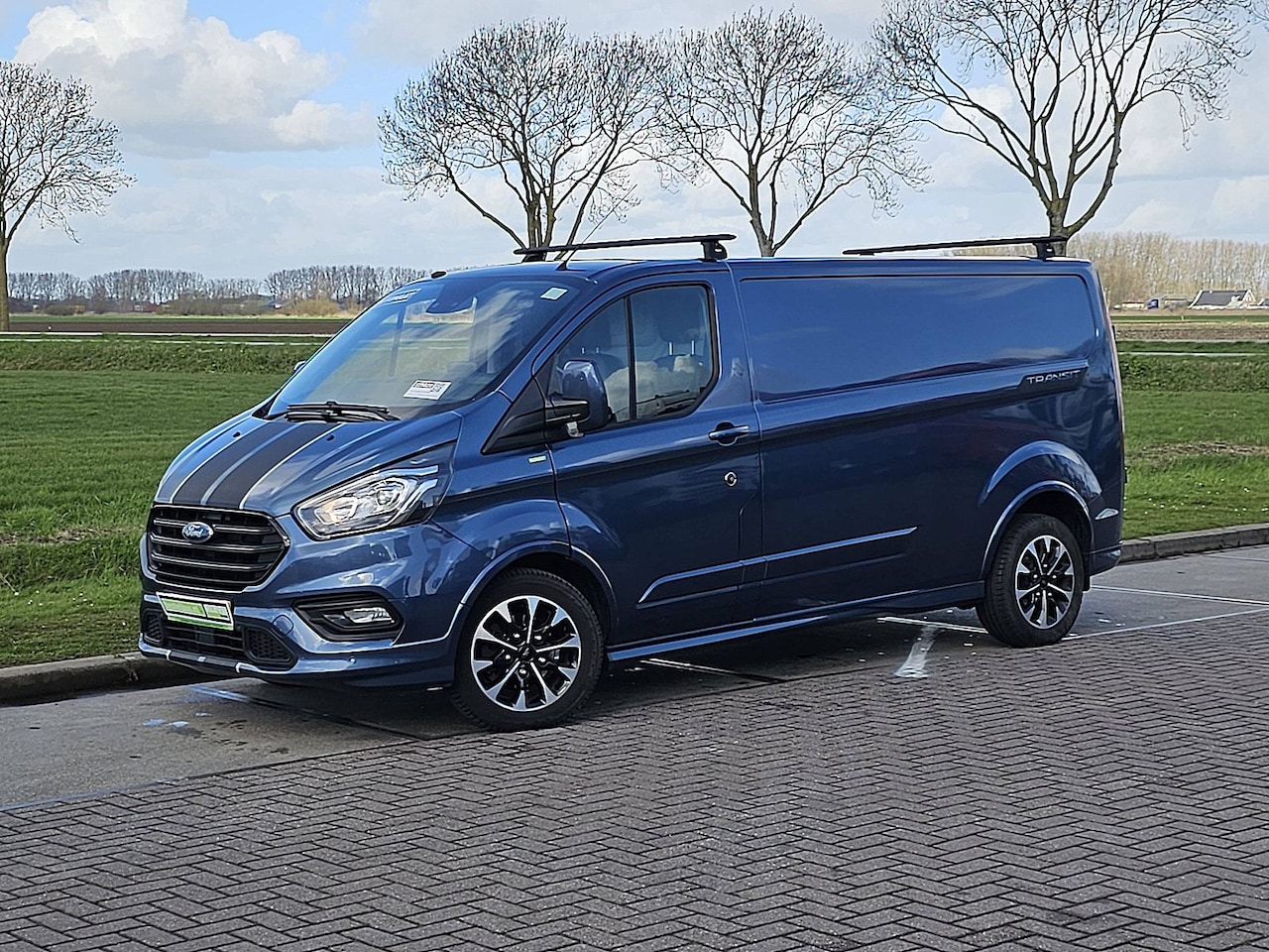 Ford Transit Custom - 310 2.0 TDCI L2H1 Sport ac automaat EURO6 navi carplay - AutoWereld.nl