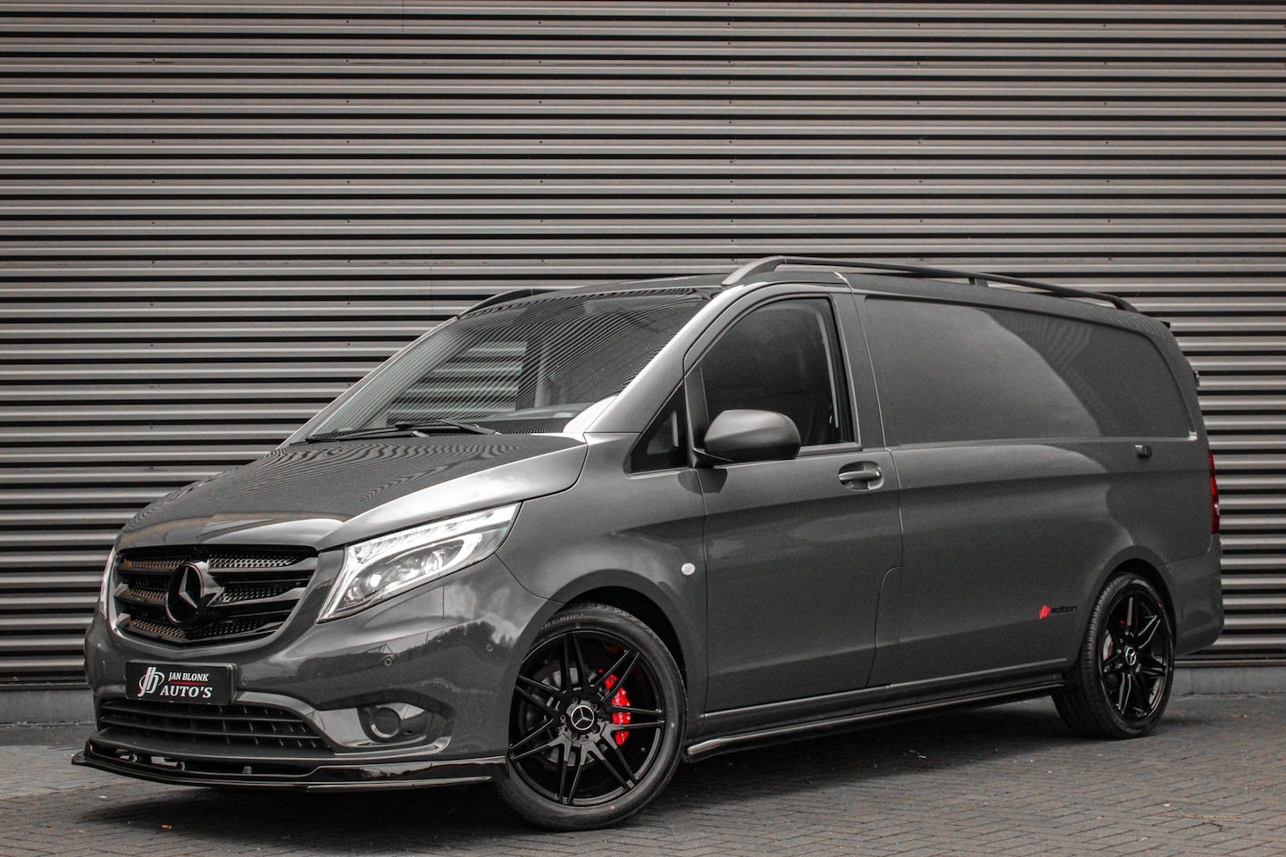 Mercedes-Benz Vito - 116CDI 163PK LANG JB- EDITION FULL BLACK / AMG / SPOILER / VERLAGINGSVEREN / NAVIGATIE / S - AutoWereld.nl
