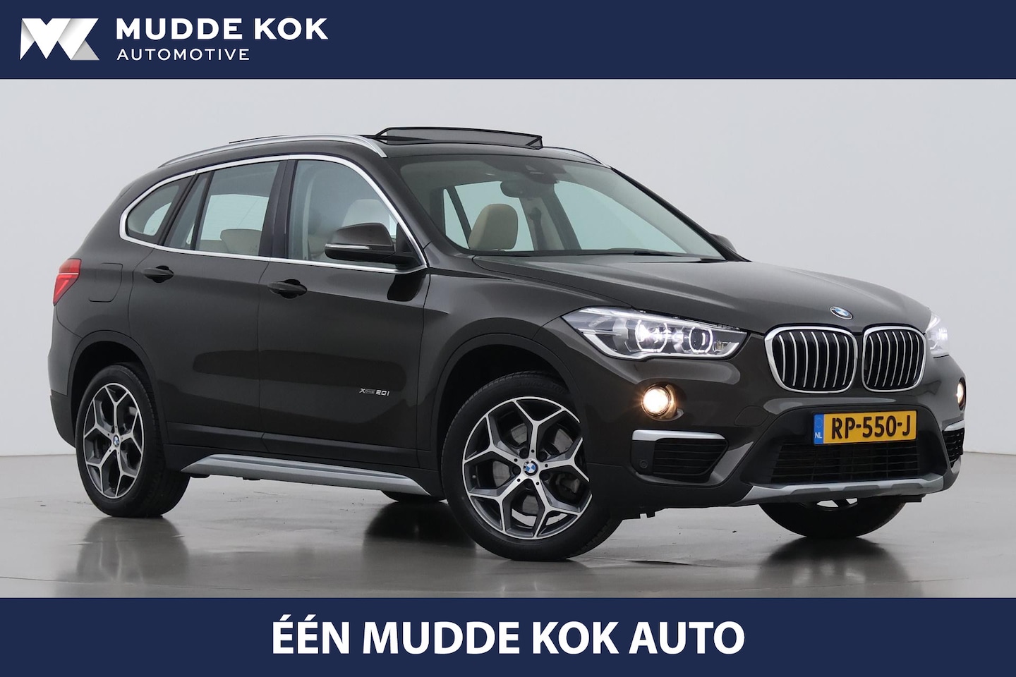 BMW X1 - xDrive20i High Executive | Panoramadak | Head-Up | Leder | Stoelverwarming | Camera | 18 I - AutoWereld.nl
