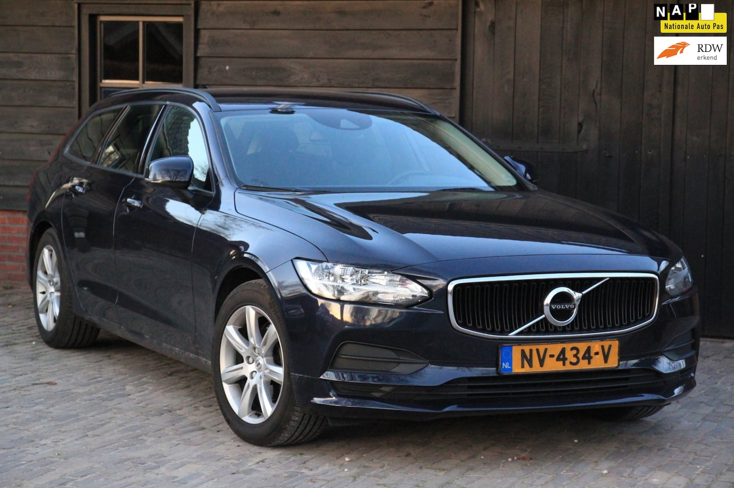 Volvo V90 - 2.0 D3 Kinetic Navigatie/Parkeersensor/Trekhaak - AutoWereld.nl
