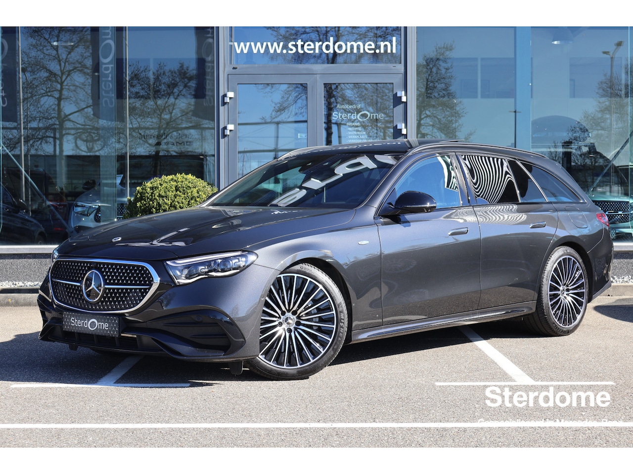 Mercedes-Benz E-klasse Estate - 300 e Edition AMG Line l Airmatic l Panoramadak l 360 gr Camera l Distronic l MBUX l Burme - AutoWereld.nl