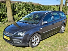 Ford Focus Wagon - 1.6-16V Futura