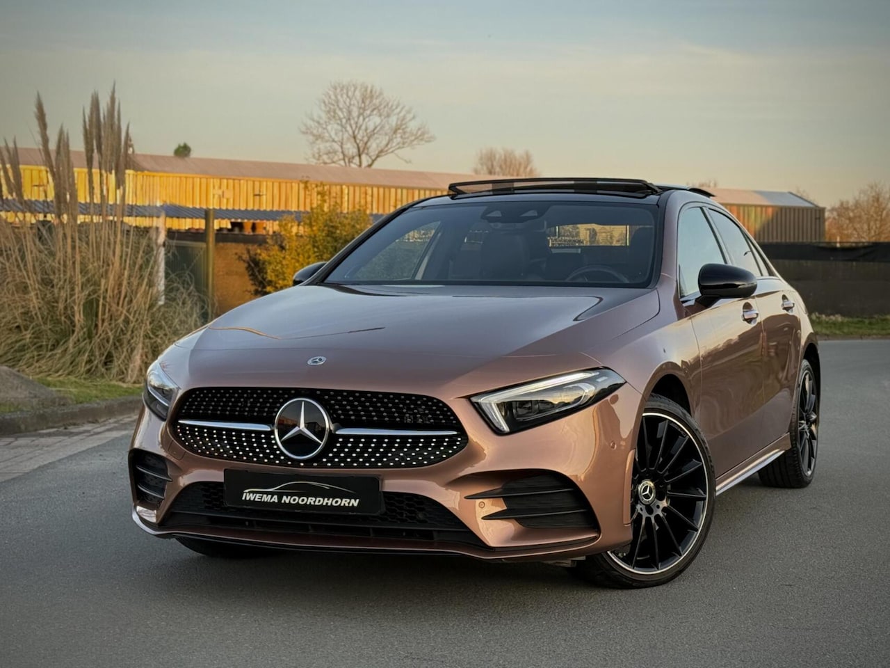 Mercedes-Benz A-klasse - 250 e AMG Limousine A250e Panoramadak|Burmester®|Camera 360°|Keyless|Stoel verkoeling|Nigh - AutoWereld.nl