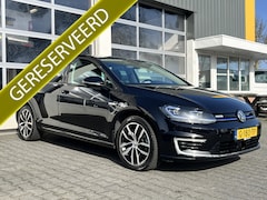 Volkswagen e-Golf - E-DITION Airco Cruise controle Digitaal display Apple carplay Achterruitrij camera Telefoo