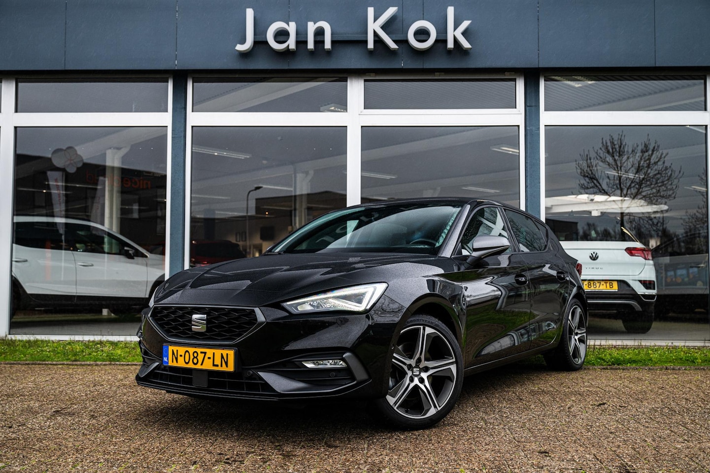 SEAT Leon - 1.5 TSi 150 pk DSG-7 FR Business Intense | Panoramadak | Alcantara | Beats | Keyless - AutoWereld.nl