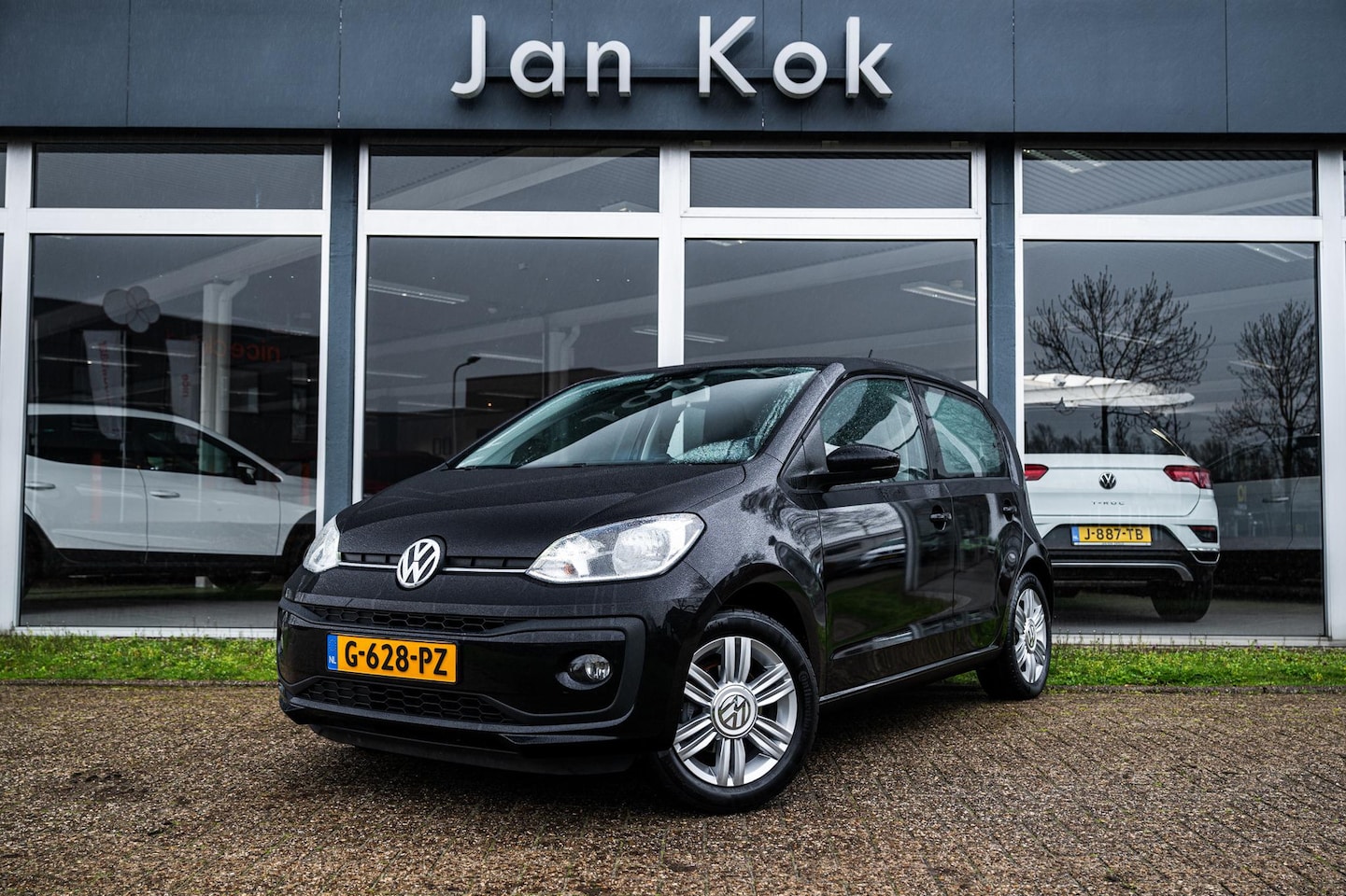 Volkswagen Up! - 1.0 BMT high up! | Cruise Control | Parkeersensoren | Multi. Stuurwiel - AutoWereld.nl