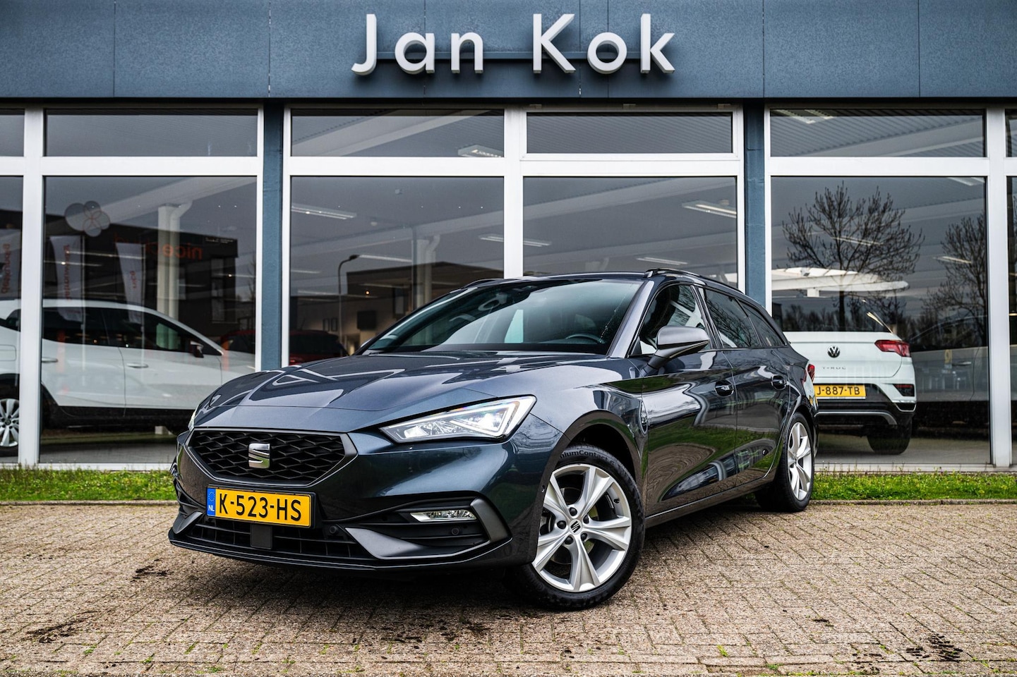 SEAT Leon Sportstourer - 1.5 eTSi 150 pk DSG-7 FR Launch Edition | Elektr. Trekhaak | Signature LED | Virtual Cockp - AutoWereld.nl