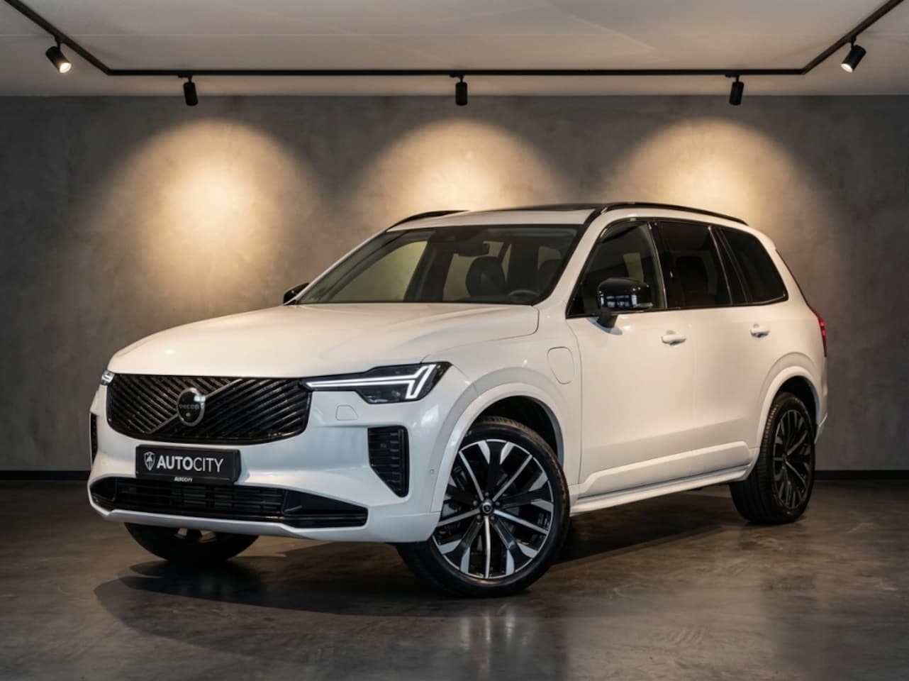 Volvo XC90 - 2.0 T8 AWD Ultra Dark Bowers l Luchtvering l Trekhaak l VOL OPTI - AutoWereld.nl