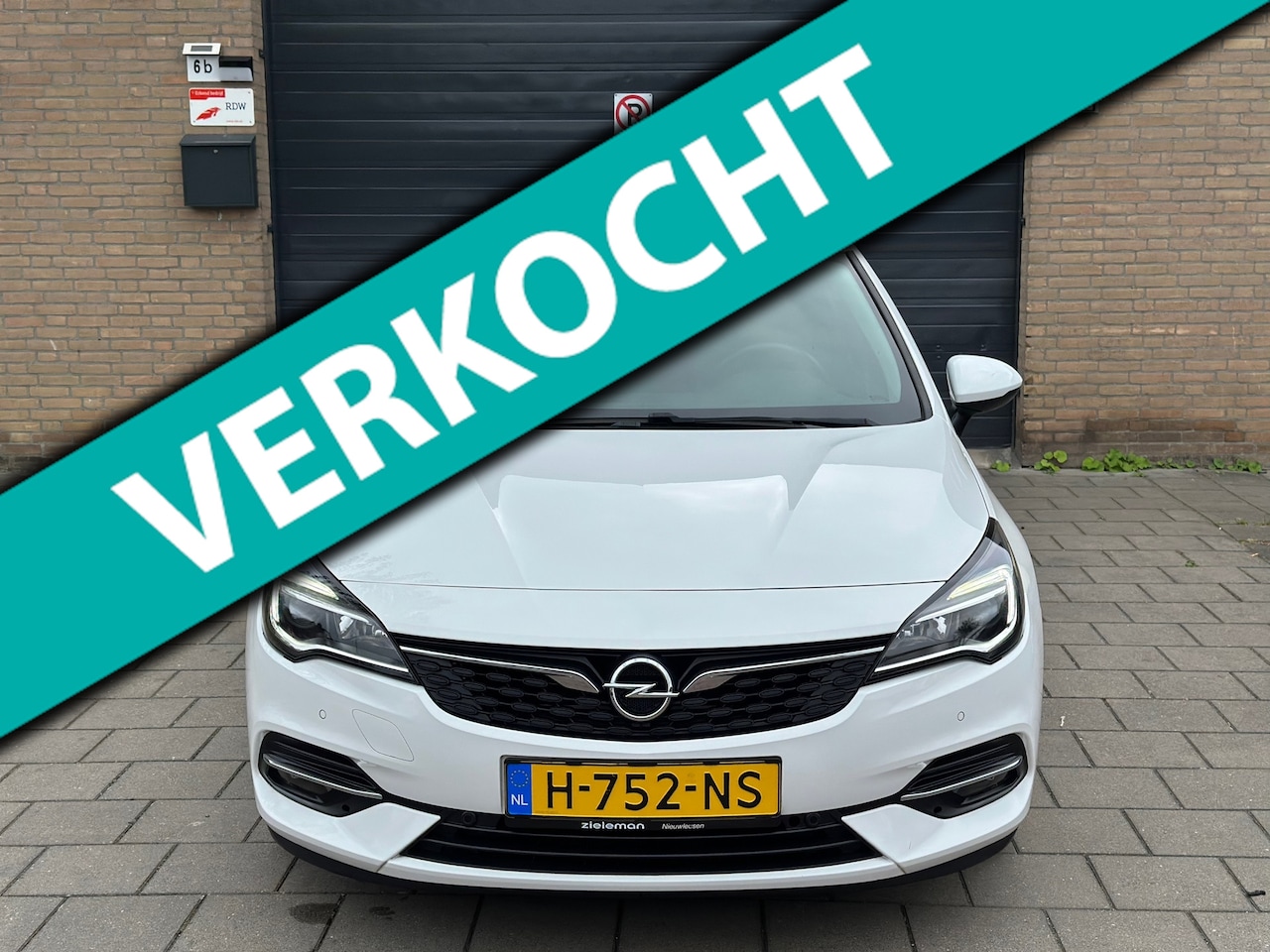 Opel Astra Sports Tourer - 1.2 Edition Cruise Clima PDC Camera Trekhaak CarPlay Navi - AutoWereld.nl