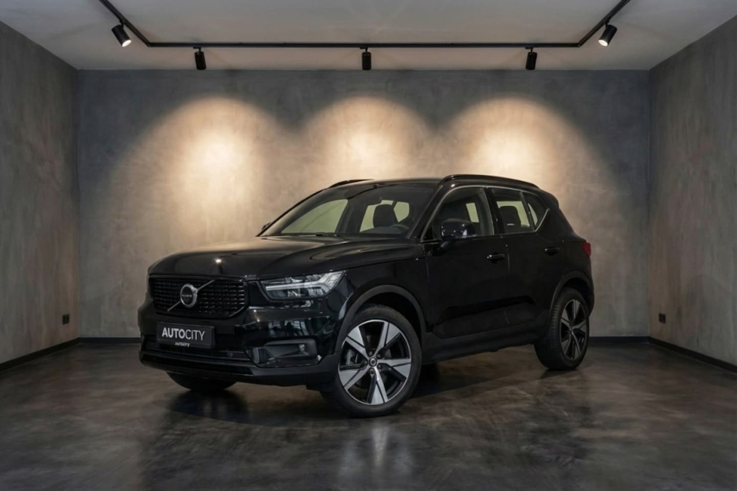 Volvo XC40 - R Design Recharge 408 pk Pure Electric AWD 92,53% SOH Winterpakk - AutoWereld.nl