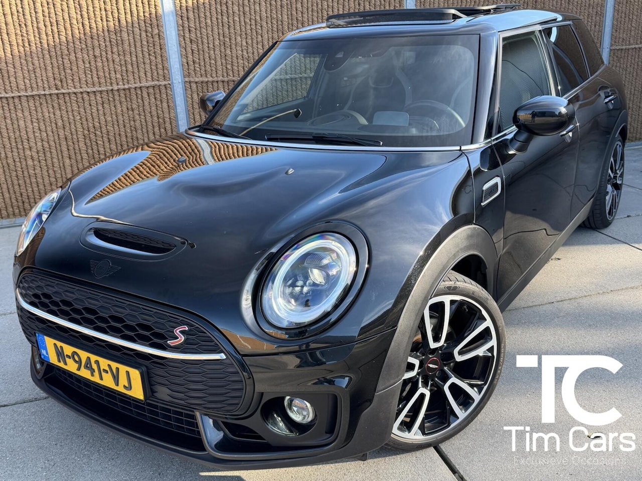 MINI Clubman - 2.0 Cooper S Rockingham GT Edition Automaat | Panoramadak | HUD | Stoelverwarming | Leer/a - AutoWereld.nl