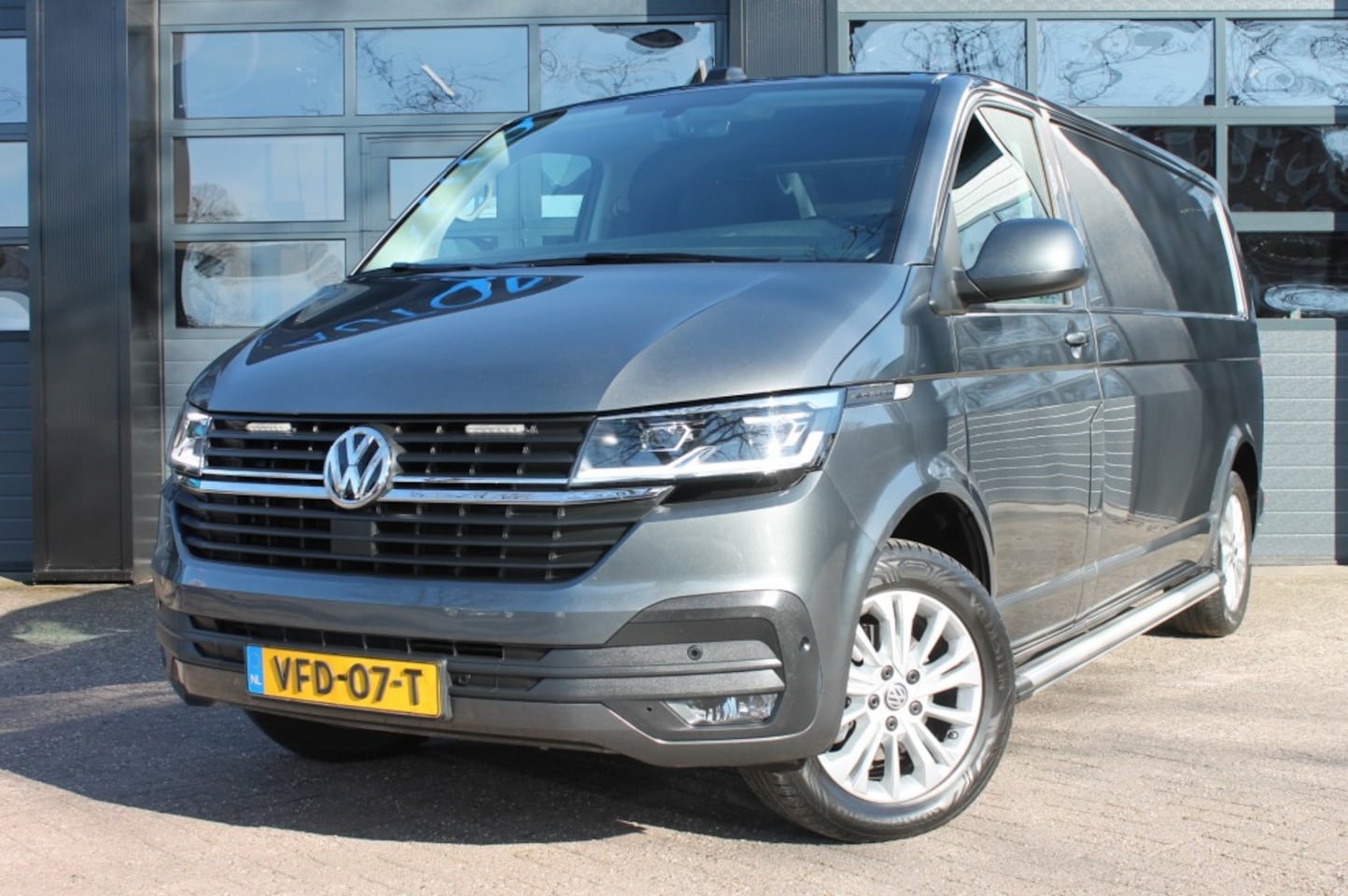 Volkswagen Transporter - 2.0 TDI L2H1 Bulli  Automaat **NL-Bus**  1e eigenaar - AutoWereld.nl