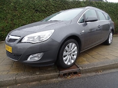 Opel Astra - 1.4 COSMO-Navi-Cruise-Trkh-Pdc-Lmv-Verw stln