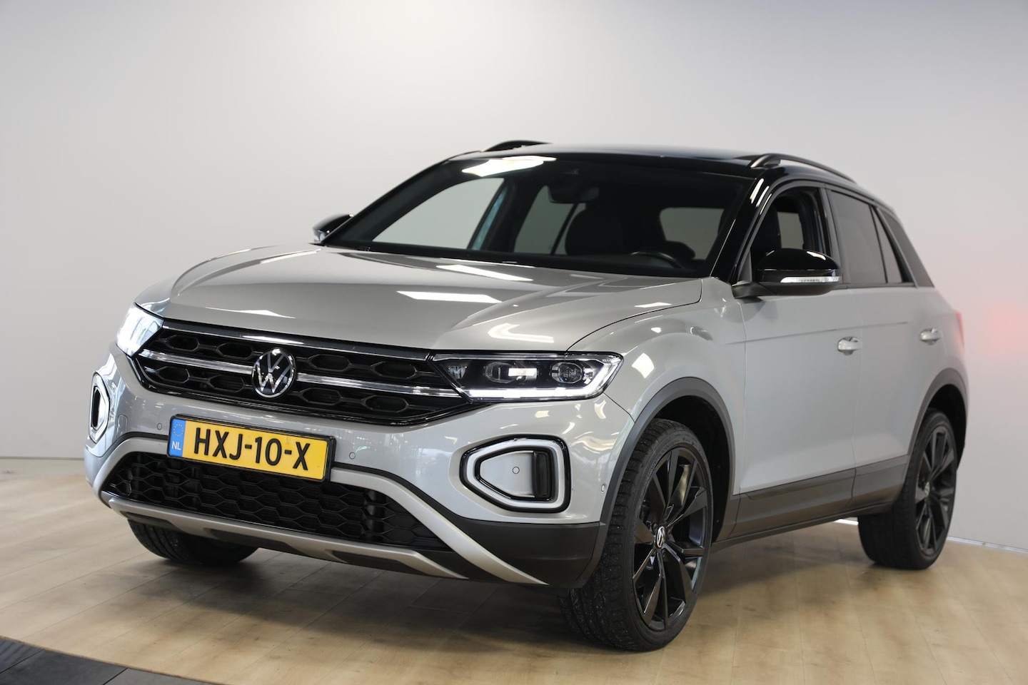 Volkswagen T-Roc - 1.5 TSI R-Line | Schuif- kanteldak | Cruise adaptief | Stoel & Stuurverwarming - AutoWereld.nl