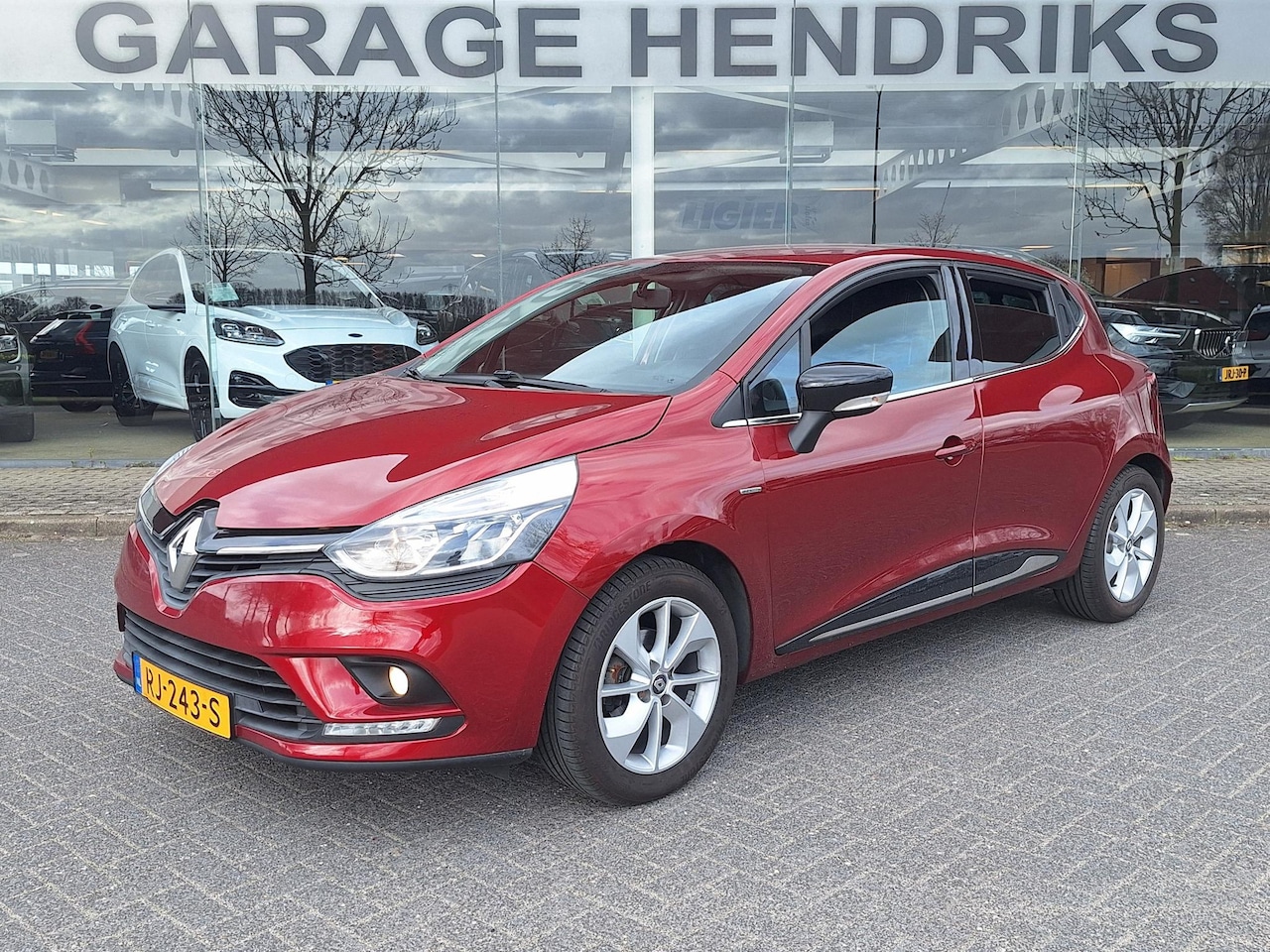 Renault Clio - 0.9 TCe Limited | Airco | CC | Navi | Prem Audio | LM velgen | - AutoWereld.nl
