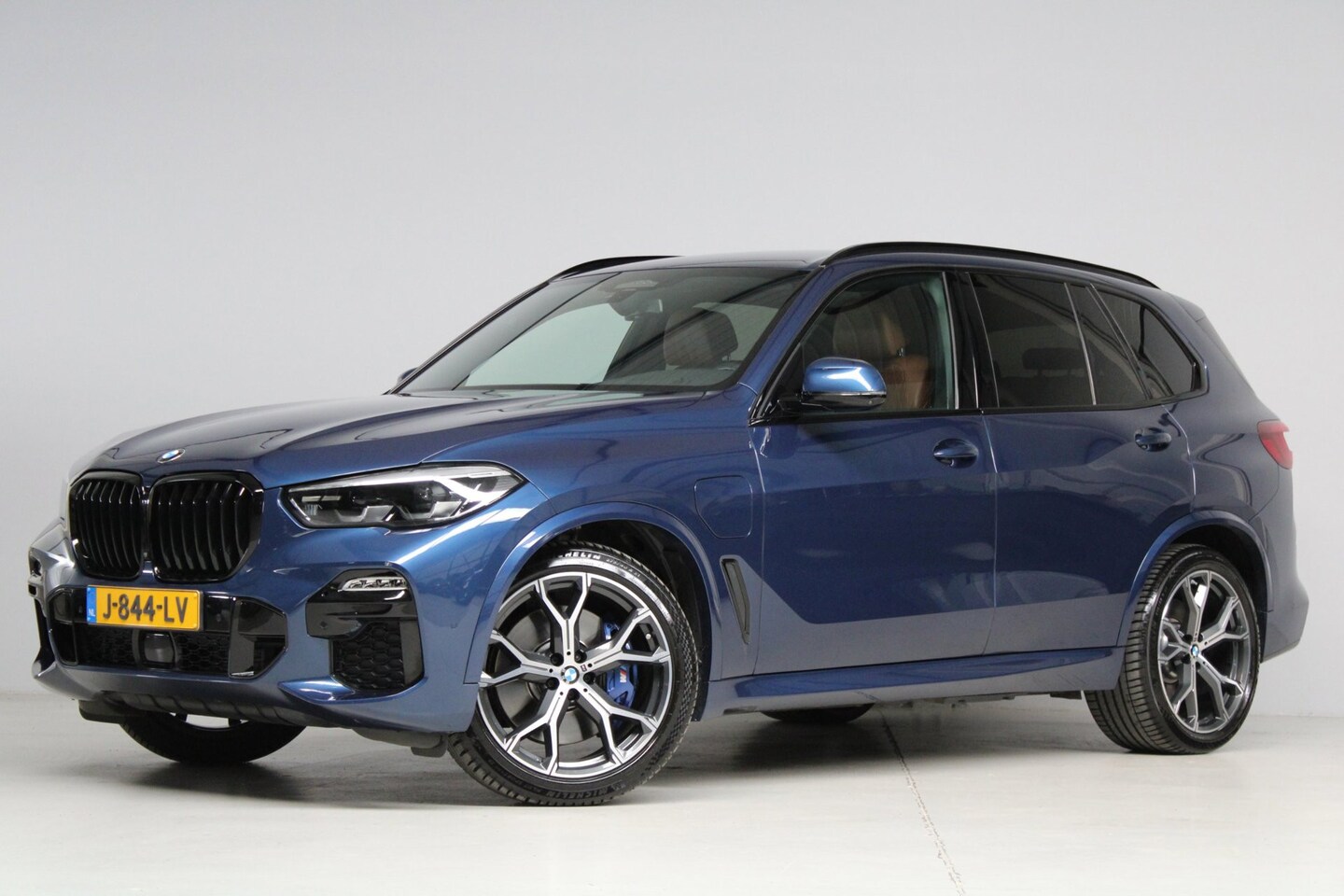 BMW X5 - XDrive45e High Executive | massage stoel(en) | head-up | adap. cruise | harman kardon | el - AutoWereld.nl