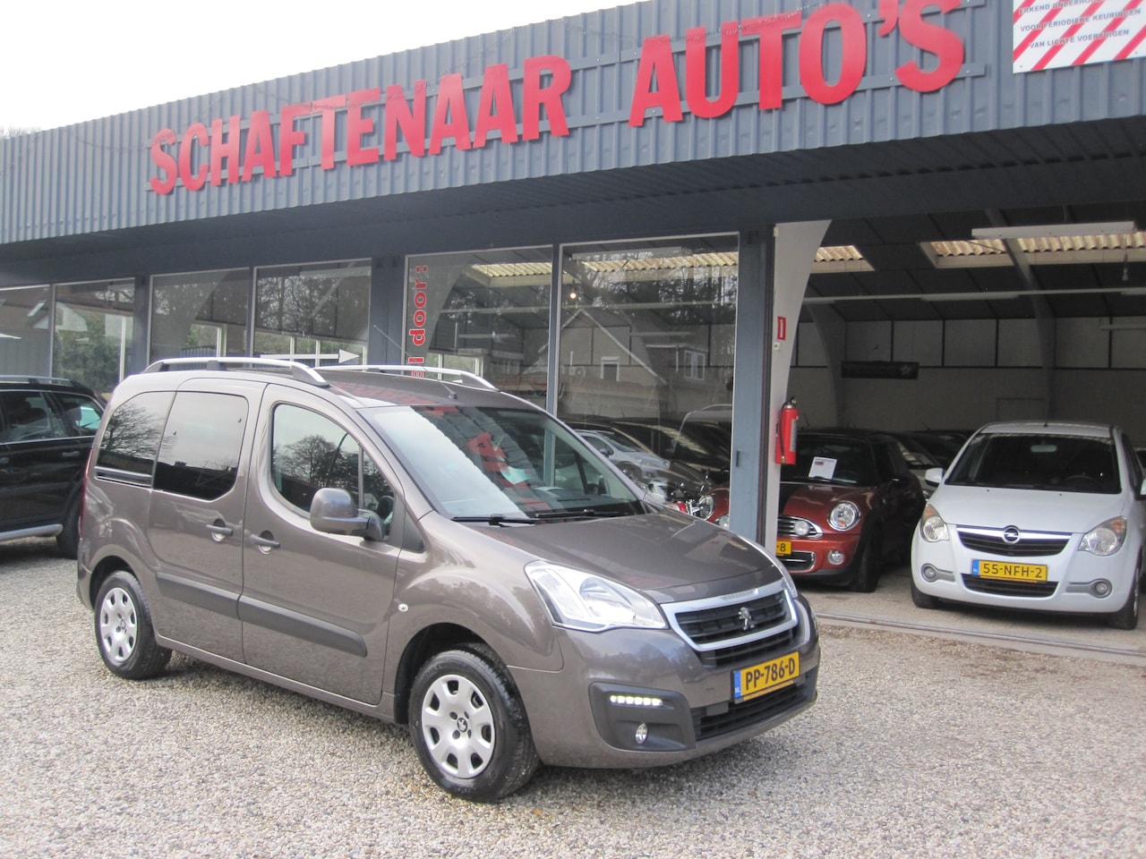 Peugeot Partner Tepee - 1.2 PureTech Active met trekhaak apk 02-02-2027 - AutoWereld.nl