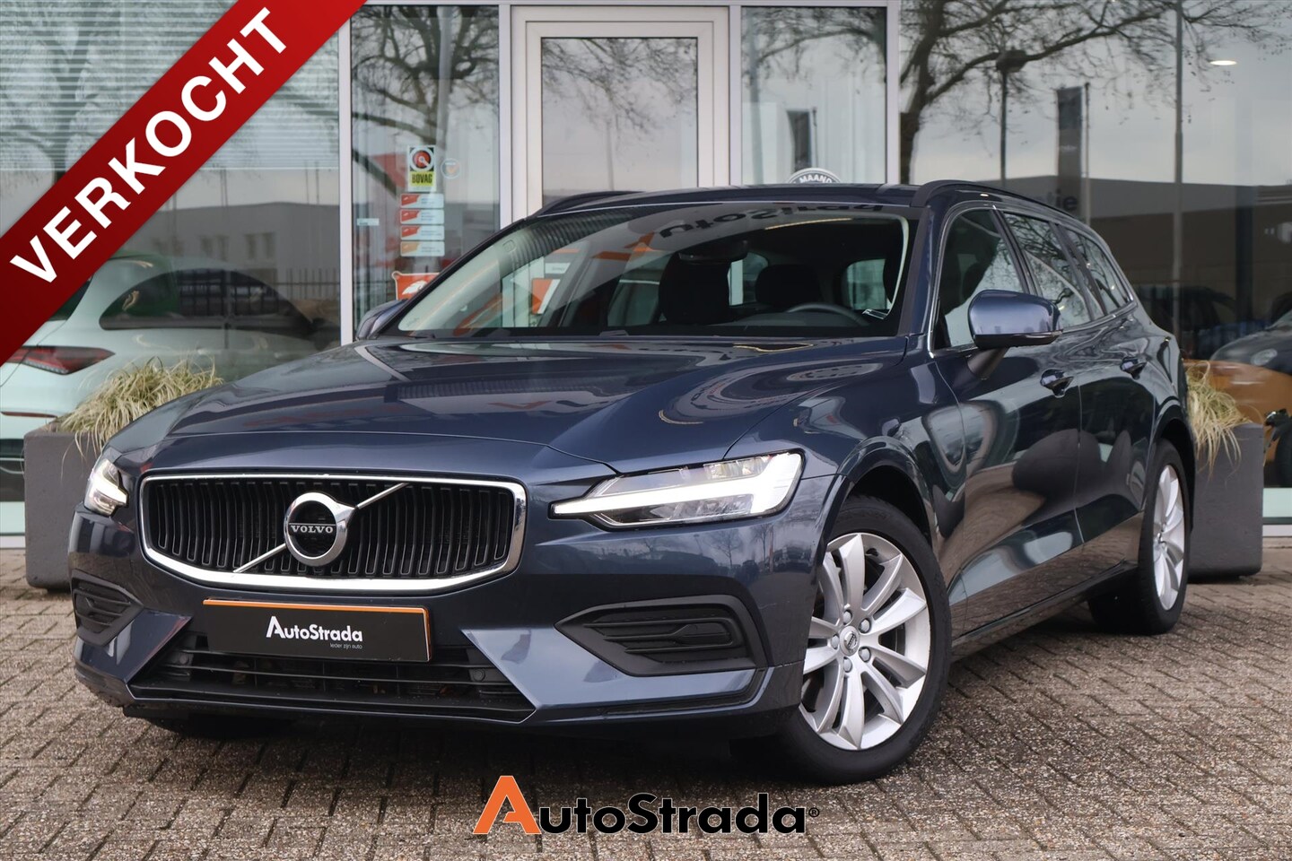Volvo V60 - B3 Momentum Business 163pk | Adaptive Cruise | Climate | Cruise | Navigatie | Trekhaak | K - AutoWereld.nl