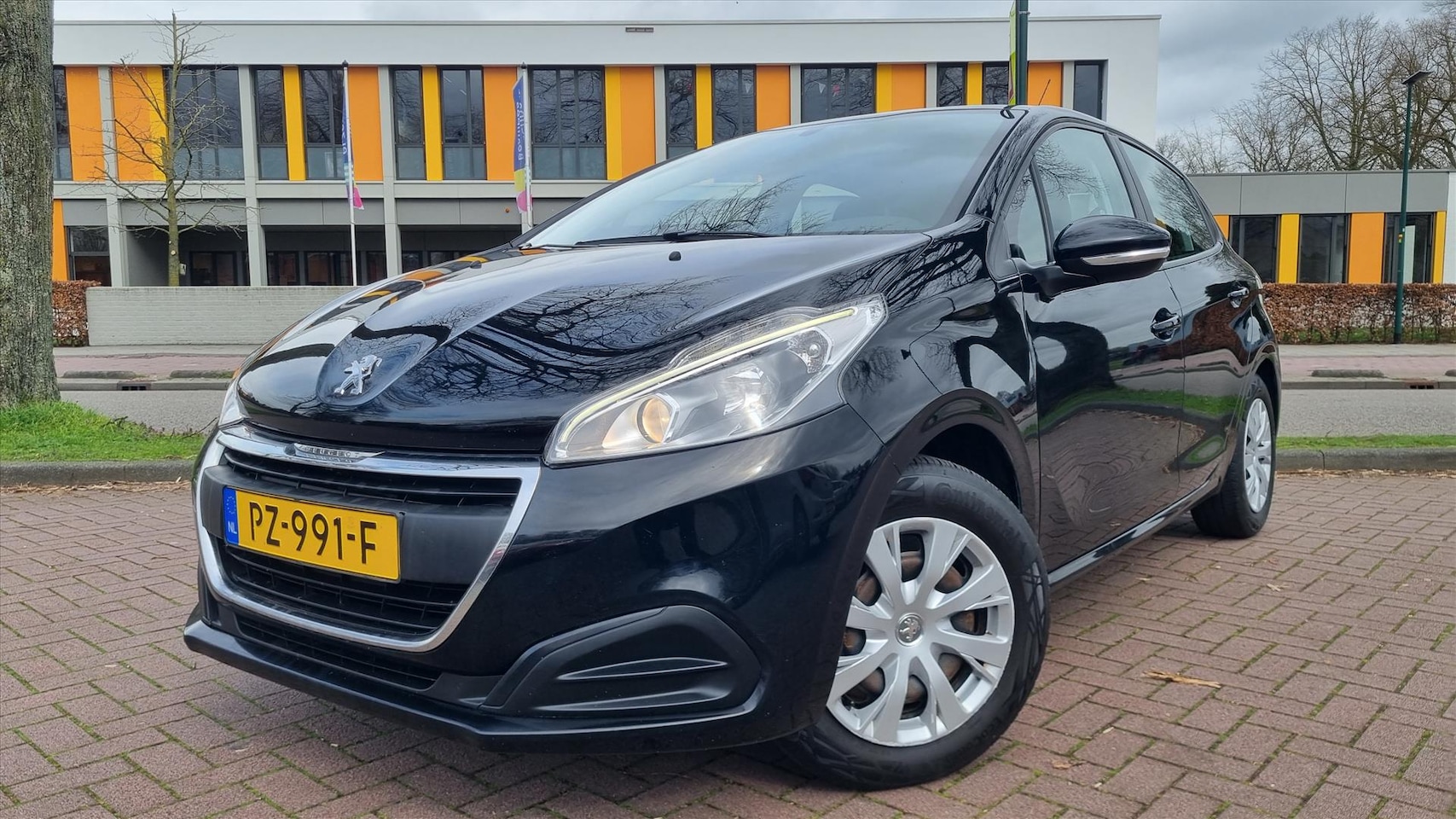 Peugeot 208 - 1.2i 5drs Active Airco/ DAB/ Navi/ Bluetooth - AutoWereld.nl