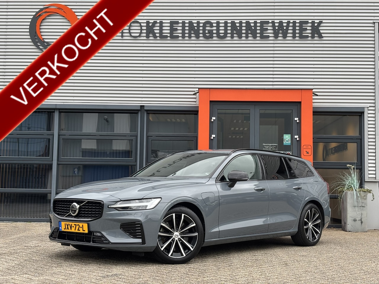 Volvo V60 - 2.0 T6 Plug-in hybrid AWD Ultimate Dark / Trekhaak Elektrisch Wegklapbaar / Stoel & Stuurv - AutoWereld.nl