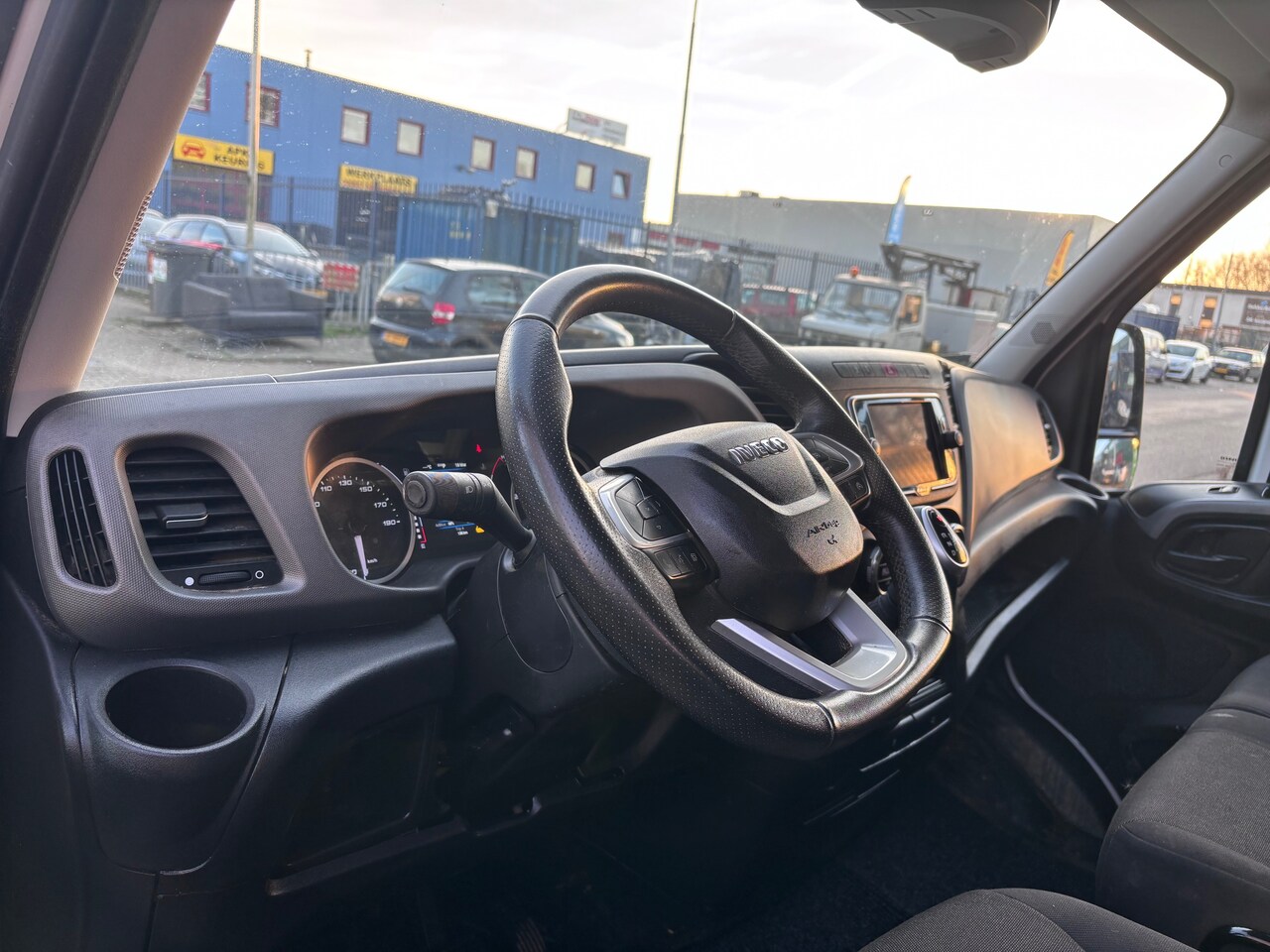 Iveco Daily - 35S14V 2.3 352L H2 NL auto! 67.337 km NAP! Trekhaak 3500 kg