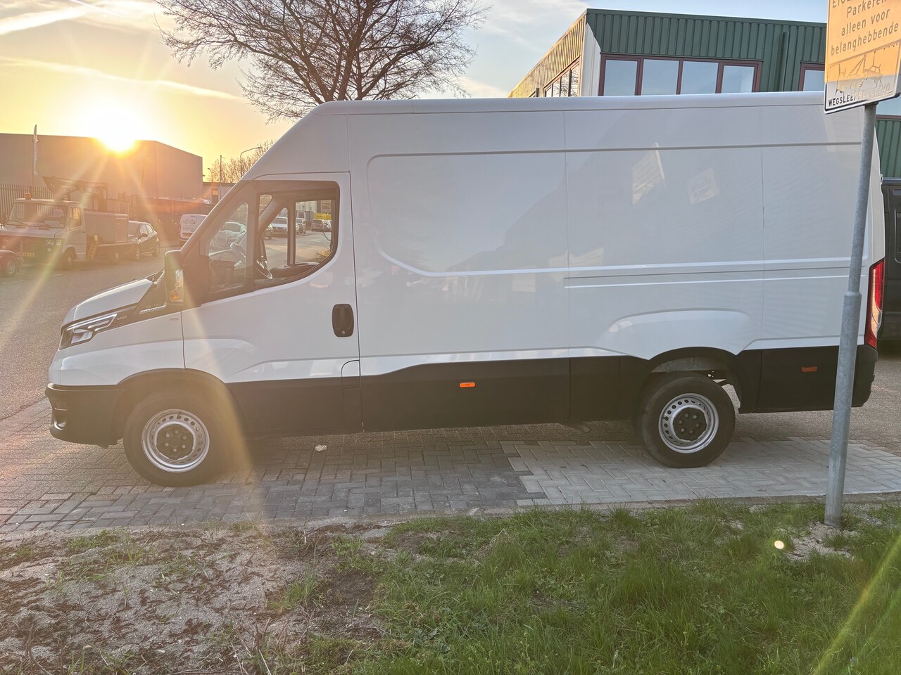 Iveco Daily - 35S14V 2.3 352L H2 NL auto! 67.337 km NAP! Trekhaak 3500 kg