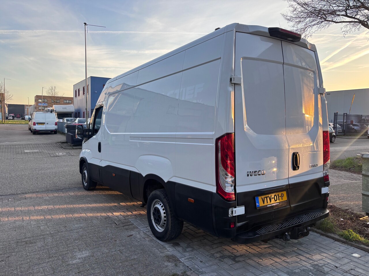 Iveco Daily - 35S14V 2.3 352L H2 NL auto! 67.337 km NAP! Trekhaak 3500 kg