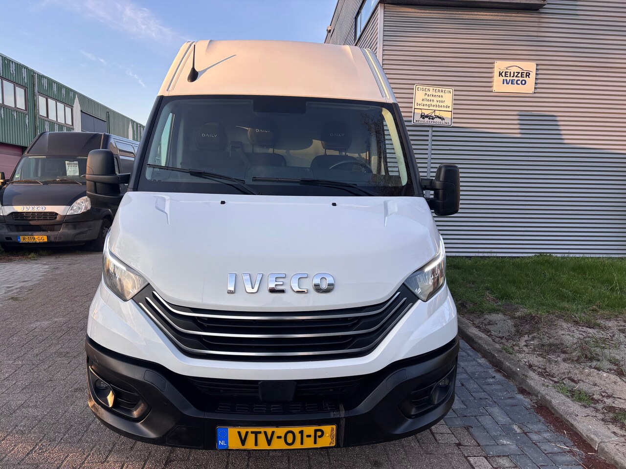 Iveco Daily - 35S14V 2.3 352L H2 NL auto! 67.337 km NAP! Trekhaak 3500 kg