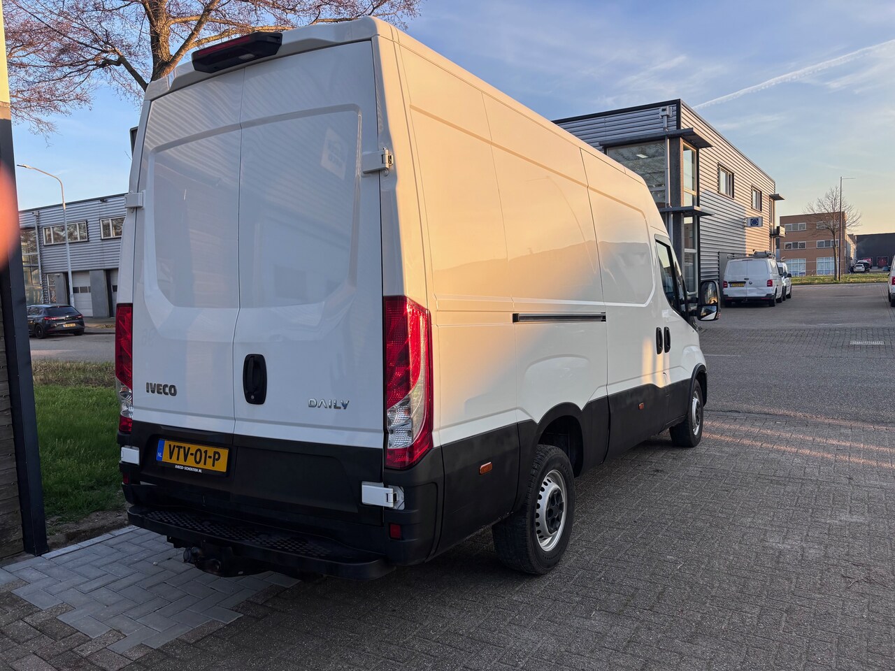 Iveco Daily - 35S14V 2.3 352L H2 NL auto! 67.337 km NAP! Trekhaak 3500 kg
