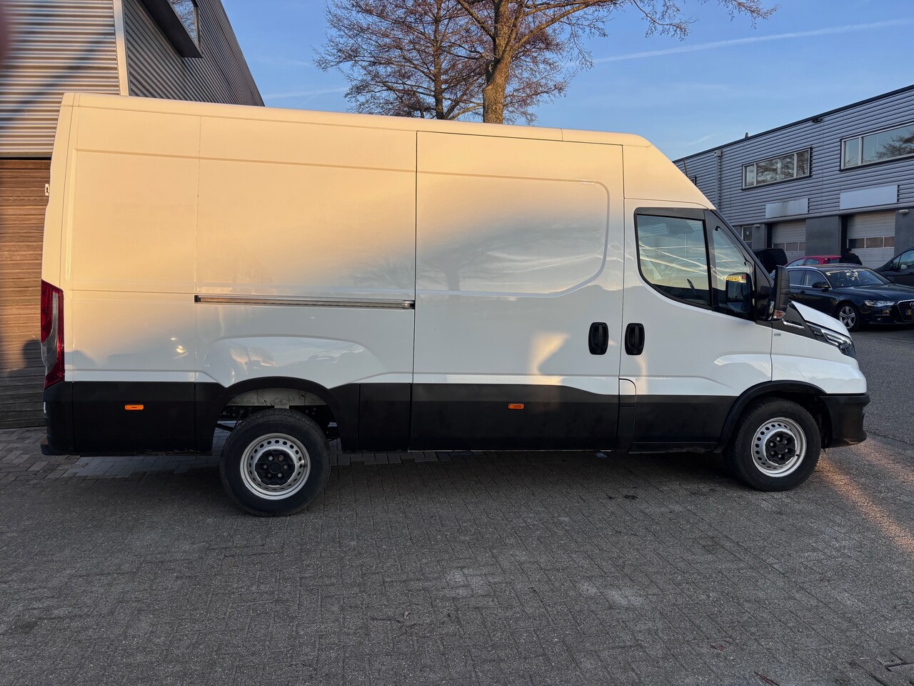 Iveco Daily - 35S14V 2.3 352L H2 NL auto! 67.337 km NAP! Trekhaak 3500 kg