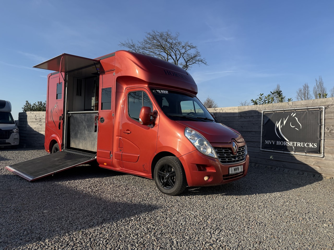 Renault Master - PAARDENWAGEN | HORSETRUCK | ROELOFSEN | STALLION 5XL | 2017 | HENGST | DUB CAB | 5-SEAT | - AutoWereld.nl