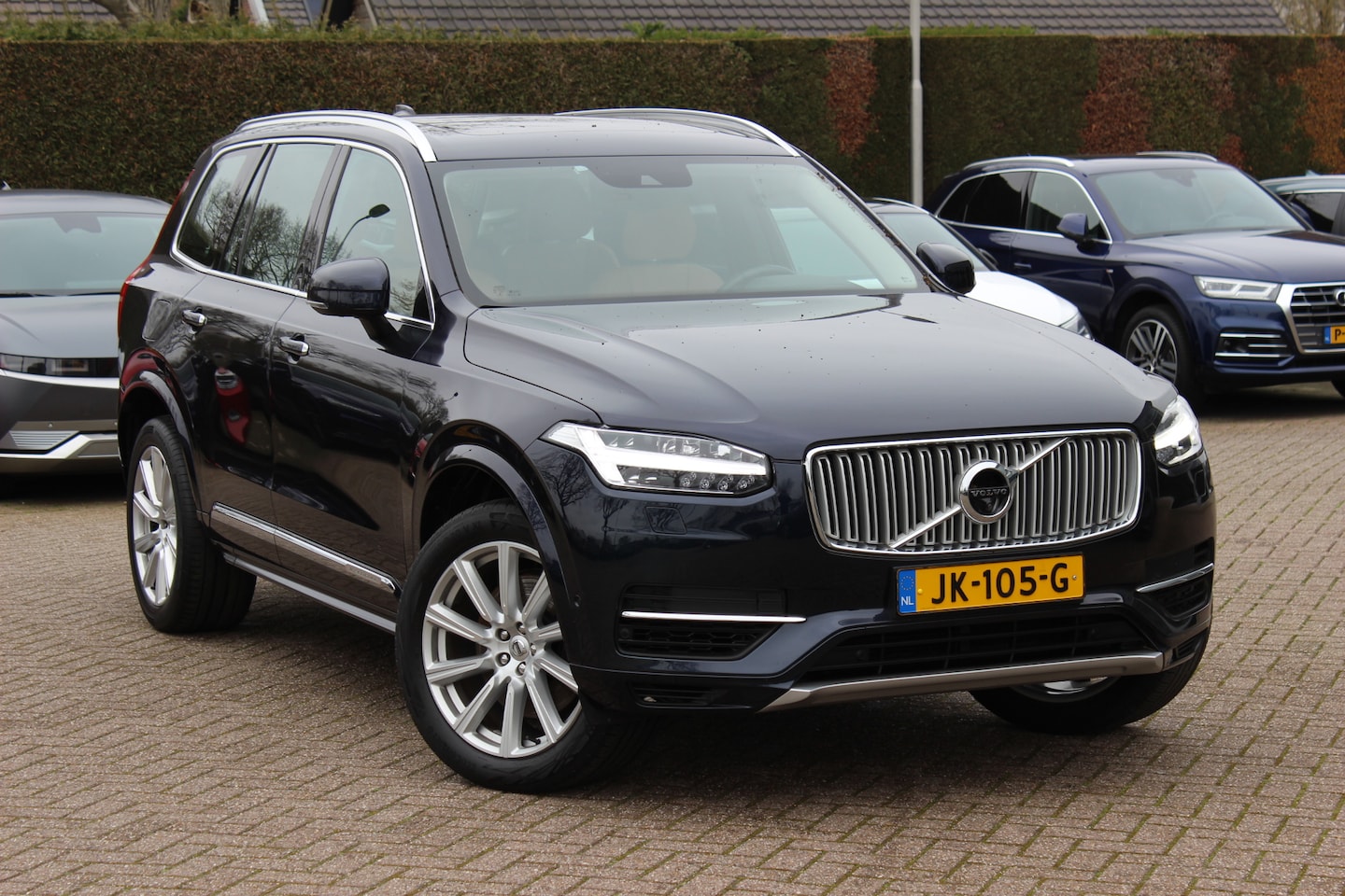 Volvo XC90 - 2.0 T8 Twin Engine AWD Inscription / Nieuwe distr.riem! / Trekhaak / Panoramadak / 360Came - AutoWereld.nl