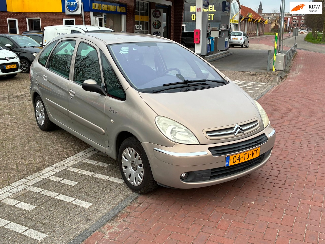 Citroën Xsara Picasso - 1.6i-16V Caractère /ZEER NET/ 130.000KM /TREKHAAK - AutoWereld.nl