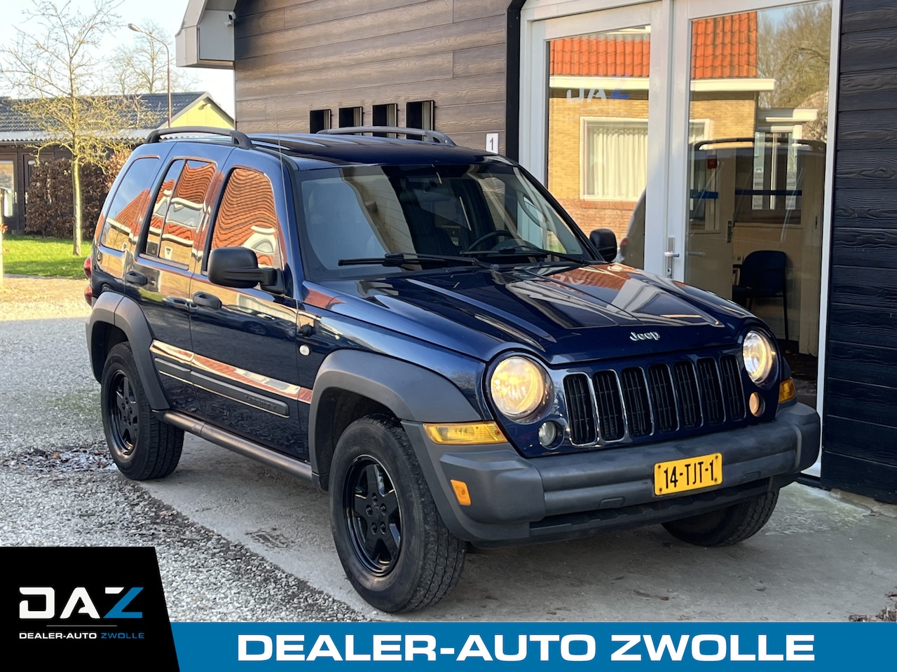 Jeep Cherokee - 3.7i V6 Liberty 4x4/Aut/Airco/Audio/Leer - AutoWereld.nl