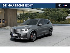 BMW iX1 - eDrive20 M Sport / Trekhaak / Sportstoelen / Achteruitrijcamera / M Adaptief onderstel / C