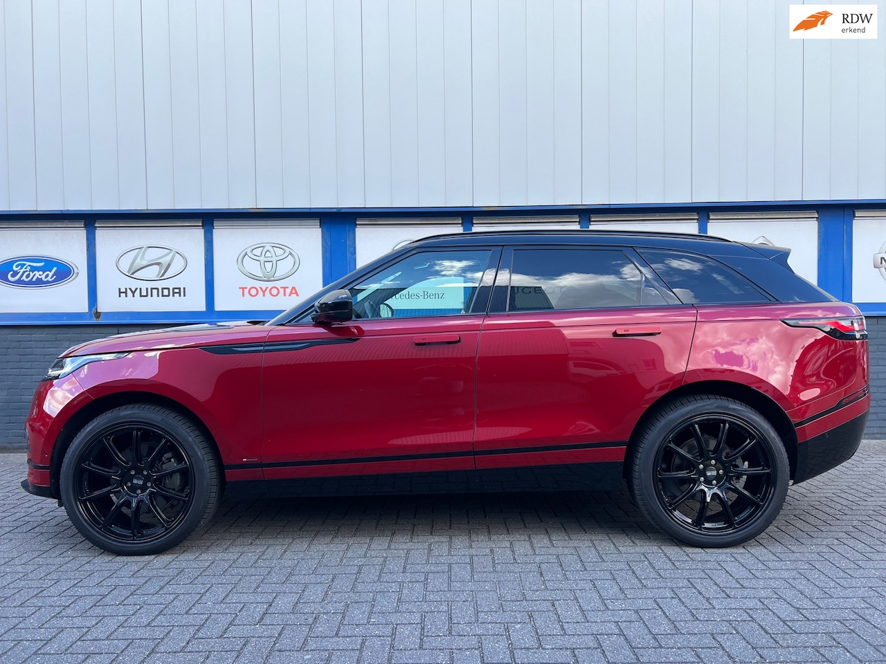 Land Rover Range Rover Velar - 3.0 D300 AWD R-Dynamic HSE 10-2020 69000km 44950eu - AutoWereld.nl