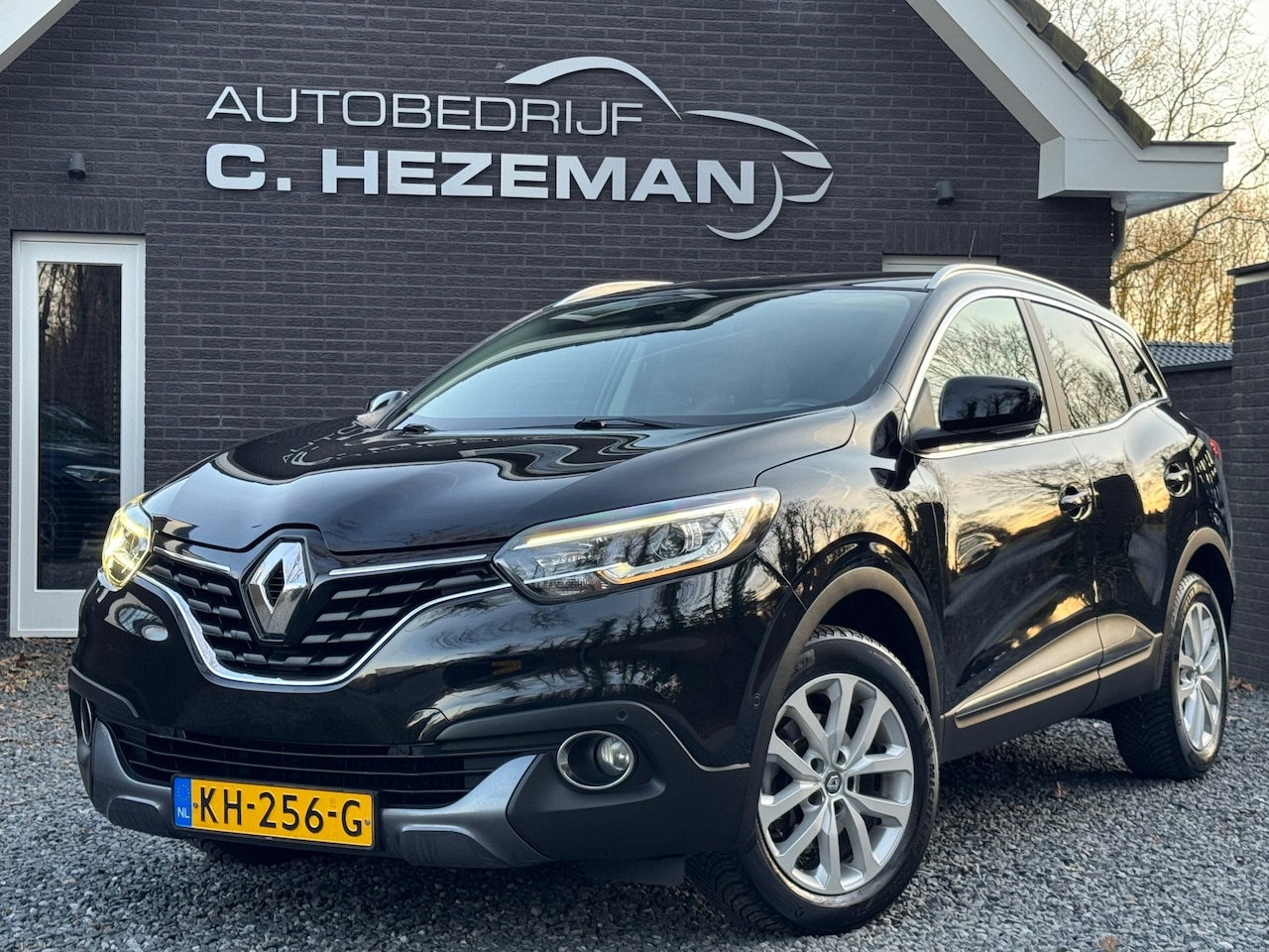 Renault Kadjar - 1.2 TCe Intens Navigatie Nieuwe Distributie Camera LEDER Trekhaak - AutoWereld.nl