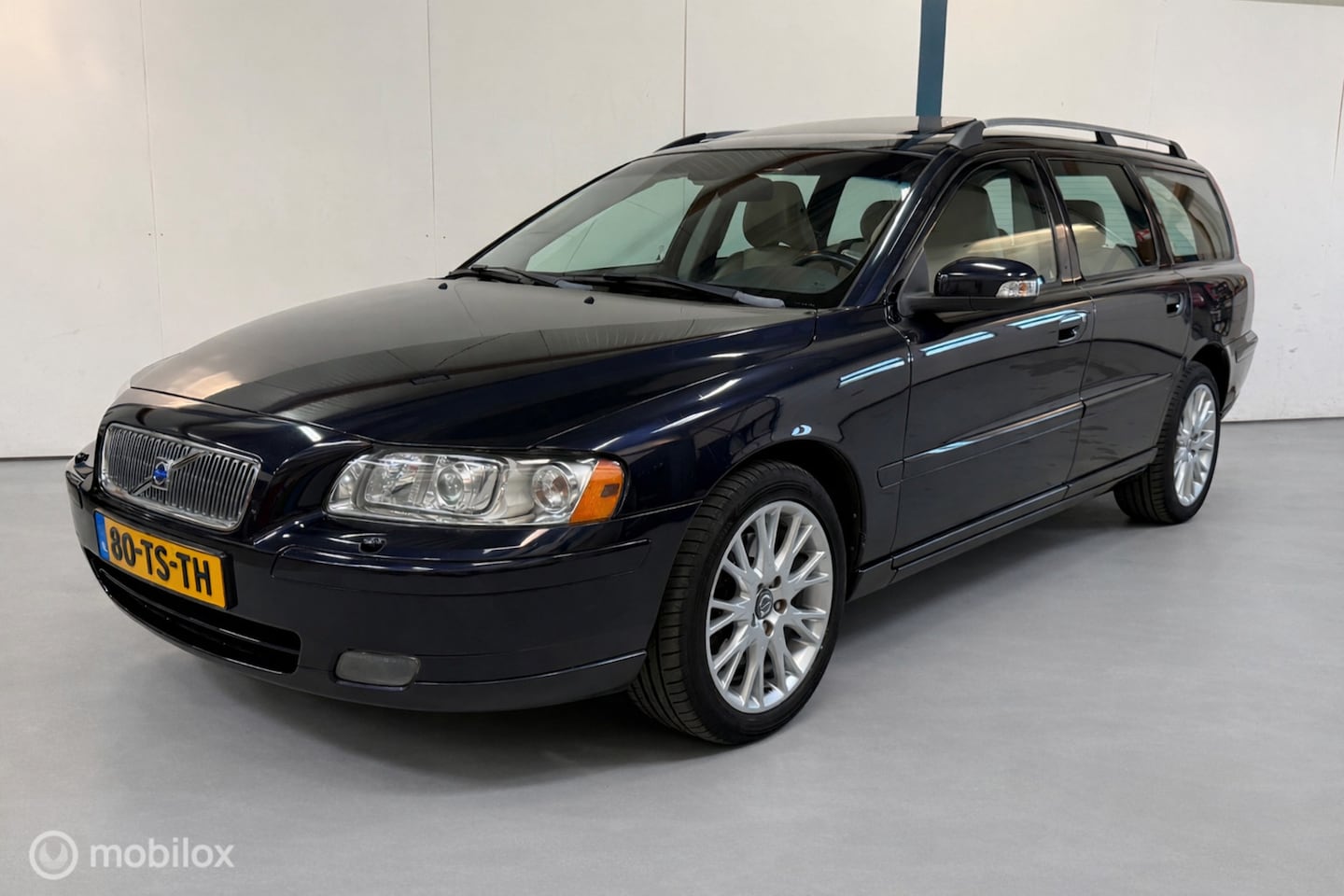 Volvo V70 - 2.5T Edition Sport NL-AUTO / SCHUIFDAK / AUTOMAAT - AutoWereld.nl