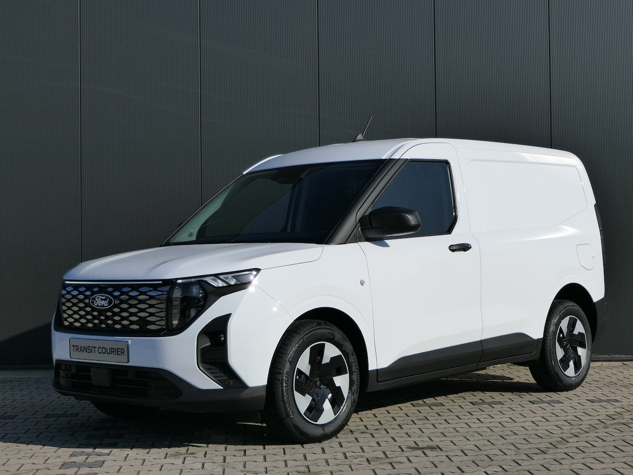 Ford Transit Courier - E-Transit Trend 44 kWh | Driver Assistance Pack | Led laadruimteverlichting | Navigatiesys - AutoWereld.nl