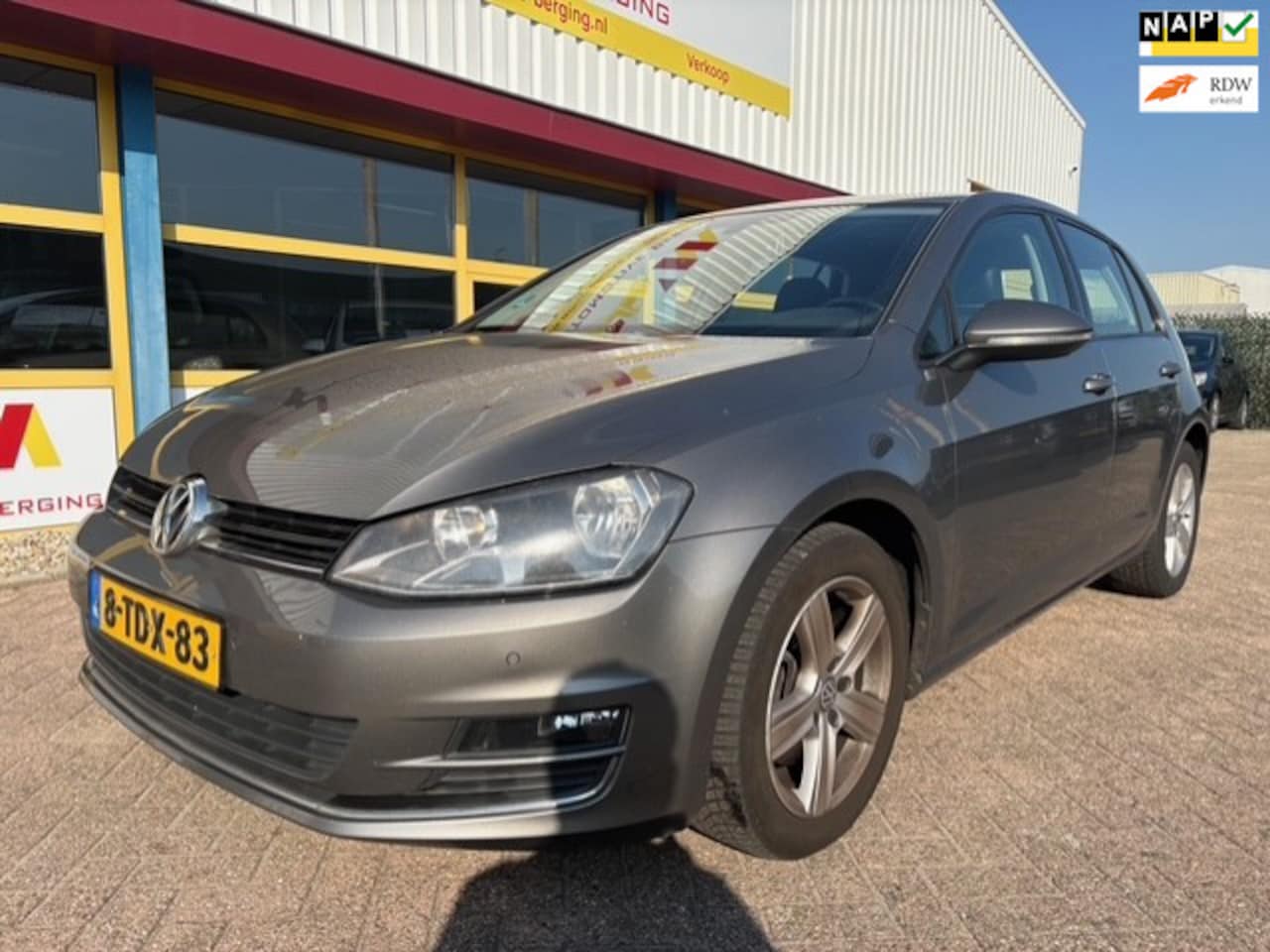 Volkswagen Golf - 1.6 TDI Highline DSG apk t/m 3-2-2027 - AutoWereld.nl