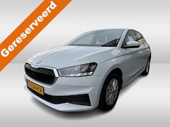 Skoda Fabia - 1.0 TSI Ambition DSG Automaat Navigatie / Smartlink wireless / Parkeersensoren / lichtmeta