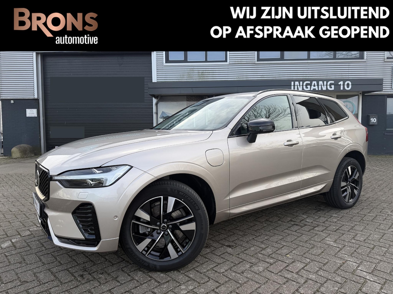Volvo XC60 - 2.0 T8 Plug-in hybrid AWD Plus Dark Trekhaak l 360 l 455PK - AutoWereld.nl